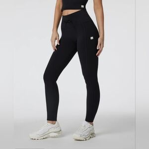 BNWOT.  Vuori Black High-Rise Performance Leggings with Side Pocket